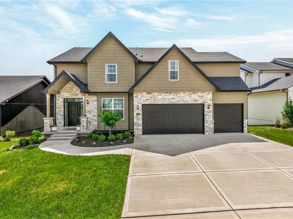7643 N Sycamore Ave, Kansas City, MO 64158