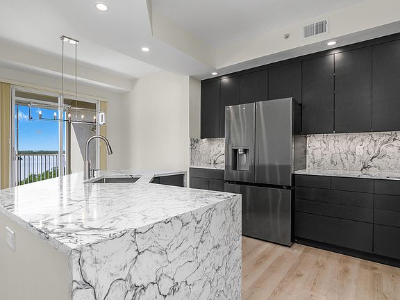 3rd image of 269 Vintage Bay Dr Unit 26