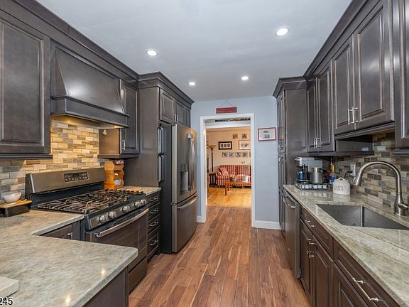 5th image of 35 Turnberry Rd