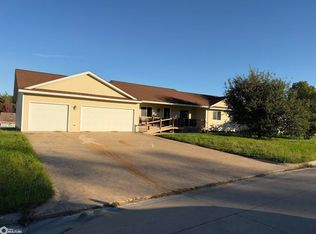 10 Hickory Cir, Albia, IA 52531