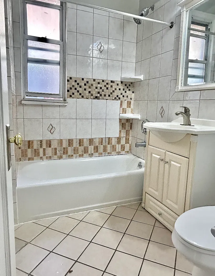 4 bed, $3,578 — Photo 3