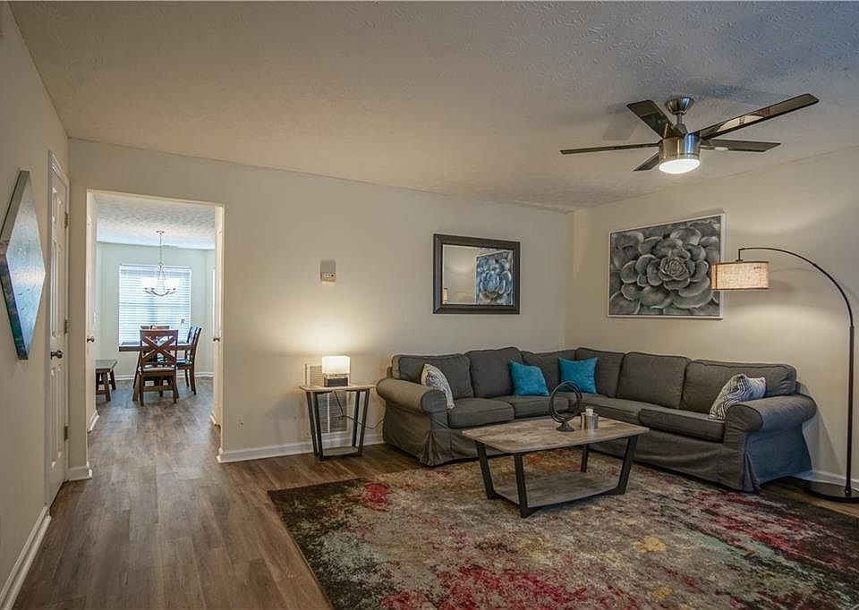 1st image of 2295 Strathmoor Manor Dr