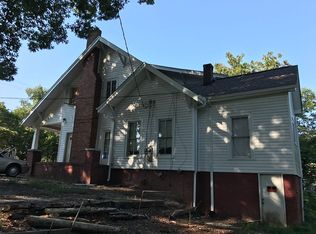 511 E Cedar Rock St, Pickens, SC 29671
