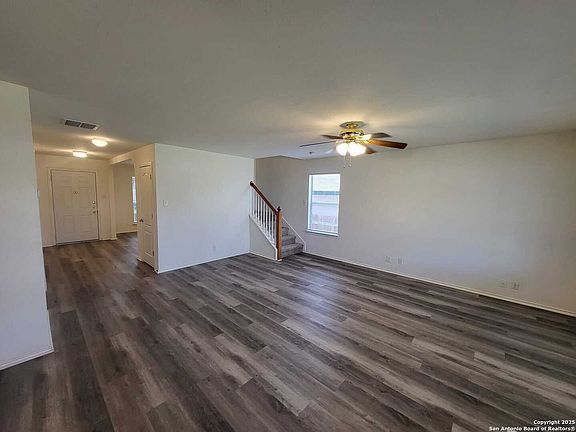 4th image of 638 Granite Cliff