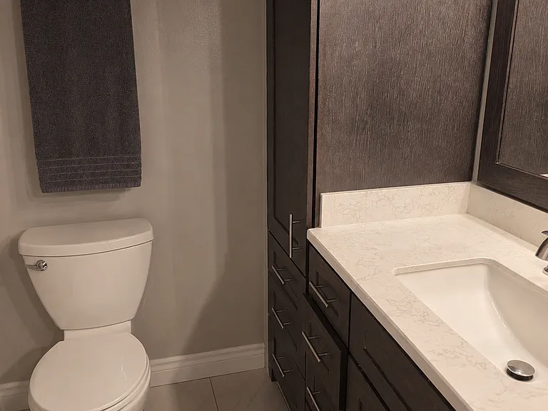 Hallway Bathroom. Renovated 2022.