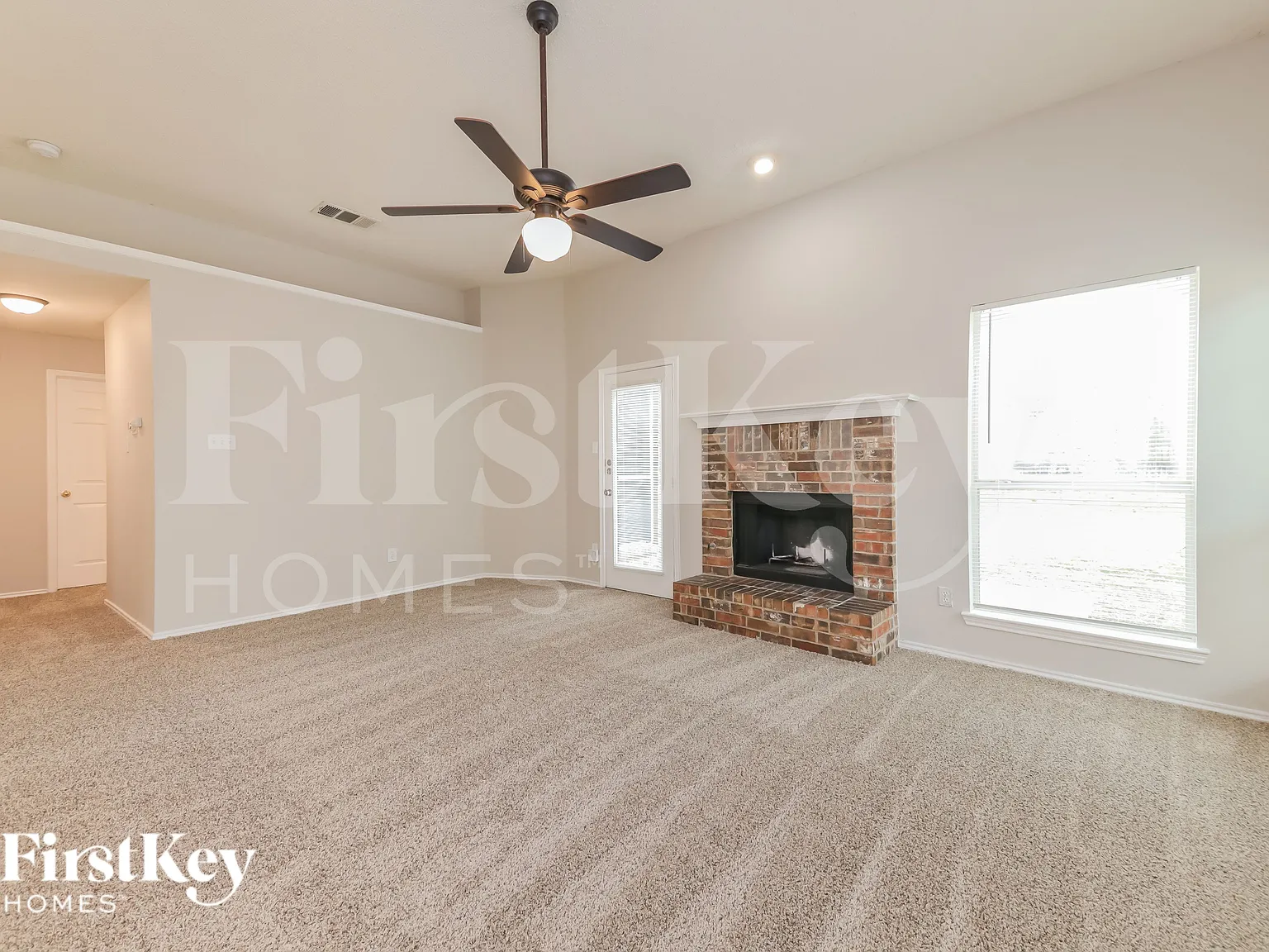 3 bed, 2.0 bath, 1220 sqft, $2,085 — Photo 3