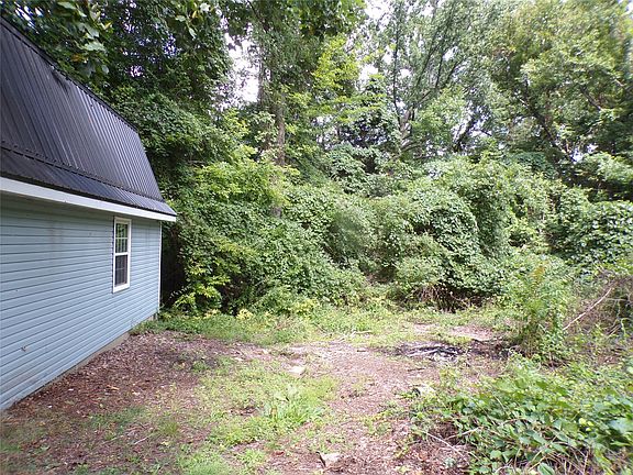 4th image of W Lake Rd