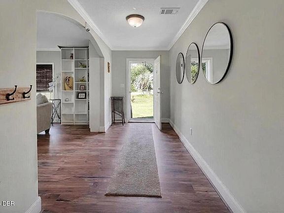 5th image of 369 Garden Ln