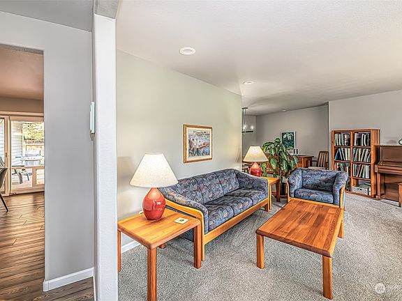 3rd image of 745 Cottingham St