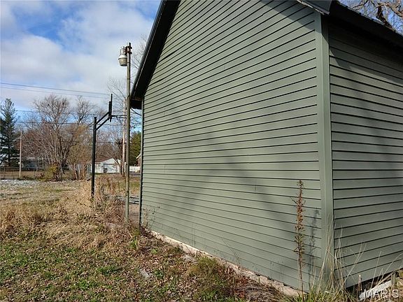 3rd image of 305 S Main St