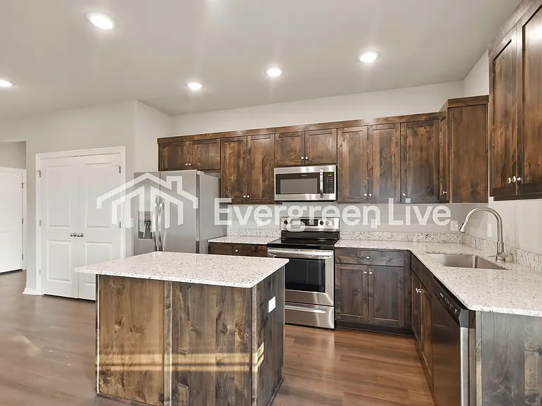 1221 Denver Dr — Photo 3