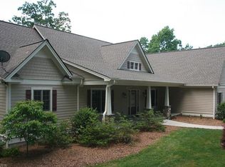 161 Tarnhill Dr, Flat Rock, NC 28731