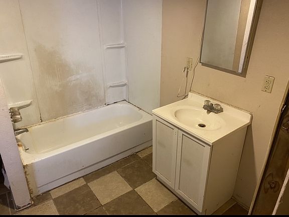 4th image of 1309 S Duncan St