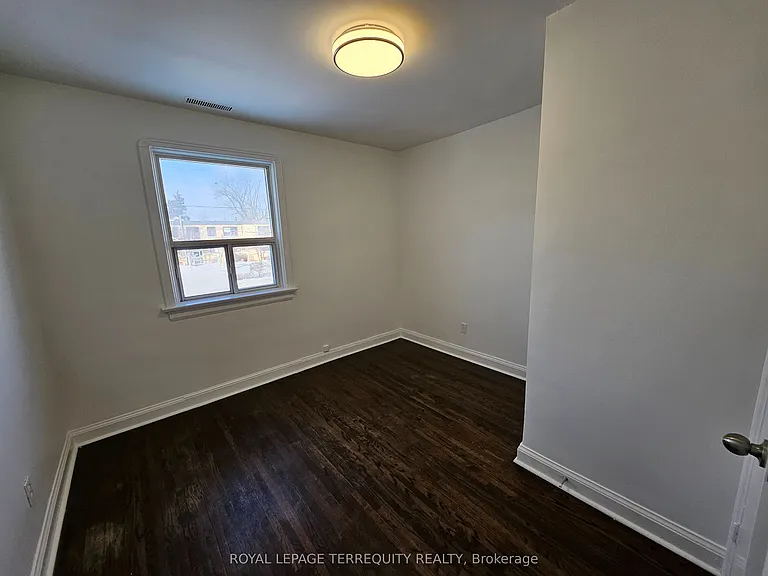 557 Lawrence Ave W — Photo 35