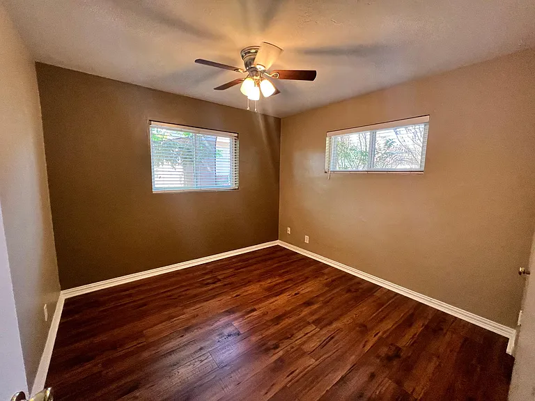 5906 Aspen Ave NE — Photo 6