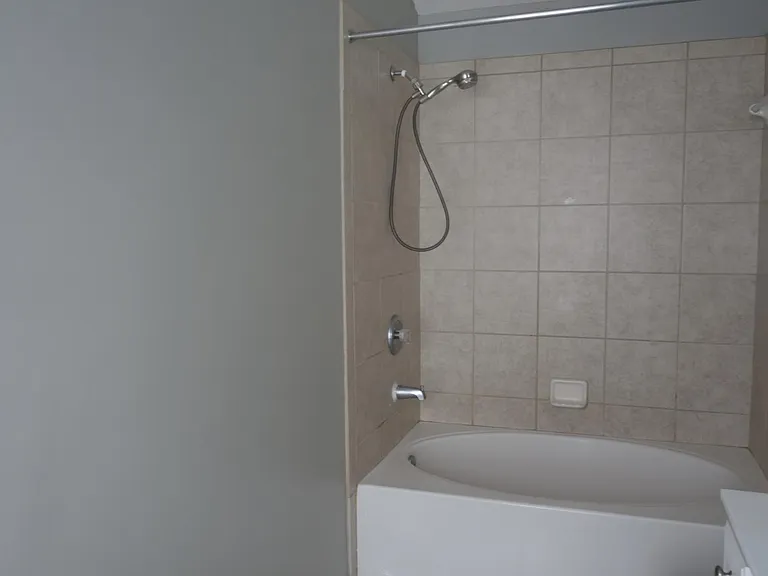 1390 Thornborough Dr — Photo 16