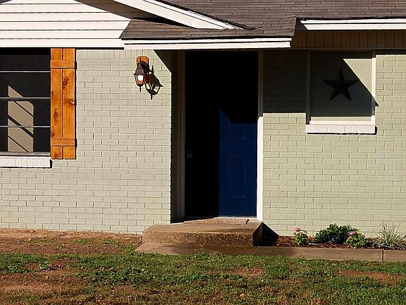 3rd image of 602 Cypress St