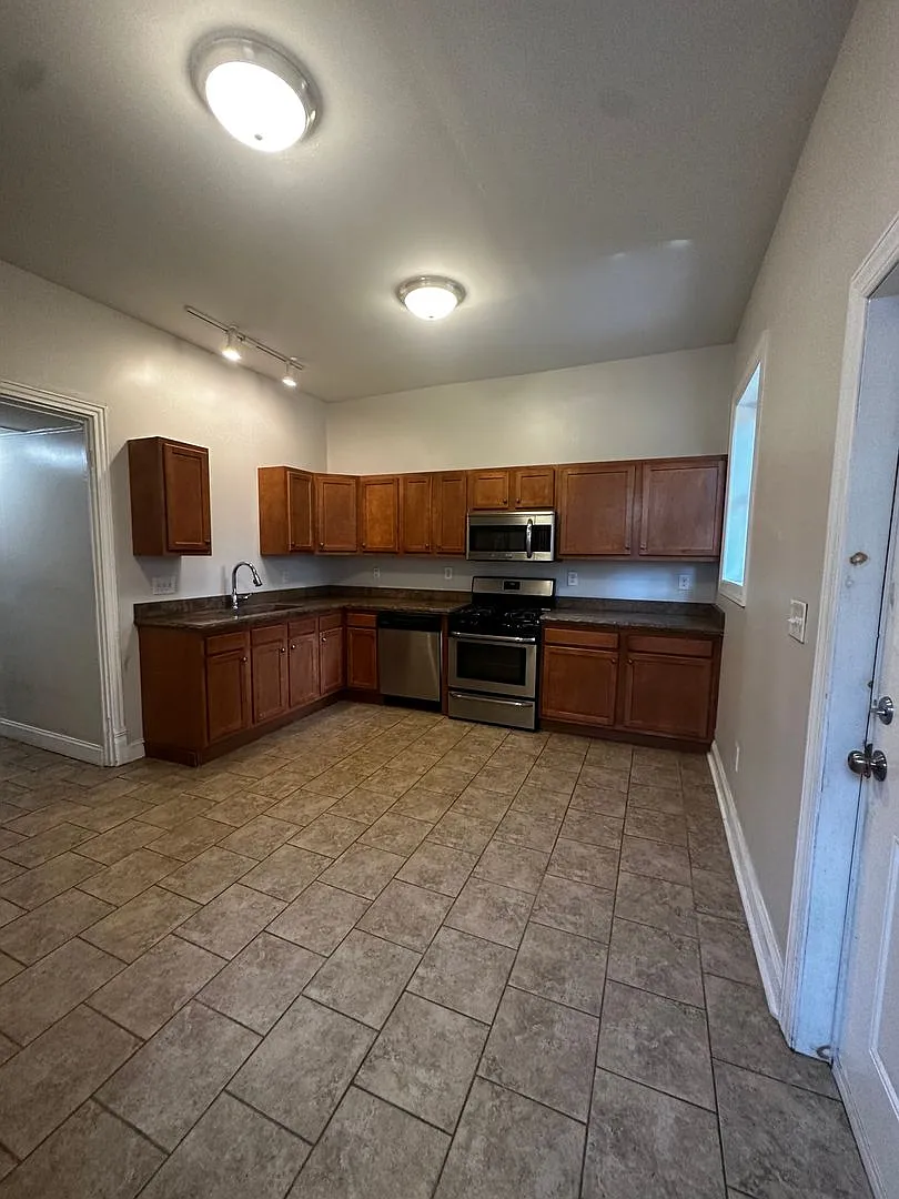 7218 Meade Street — Photo 3