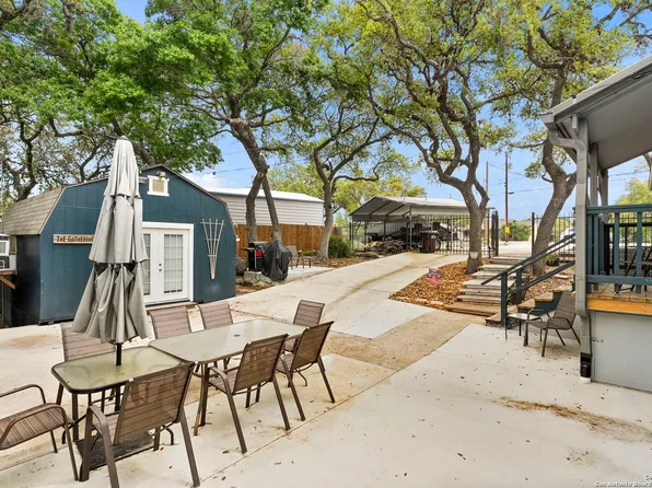 1060 SUMMIT RD, Lakehills, TX 78063