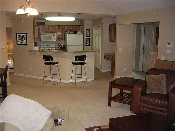 3rd image of 6202 Jasmine Dr #102