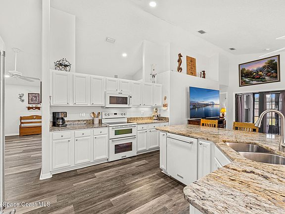 5th image of 674 Brockton Way