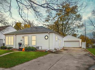 1146 Hammond Ave, Waterloo, IA 50702