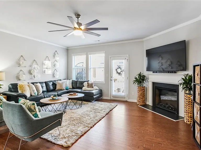 1319 Kingston Trl — Photo 3