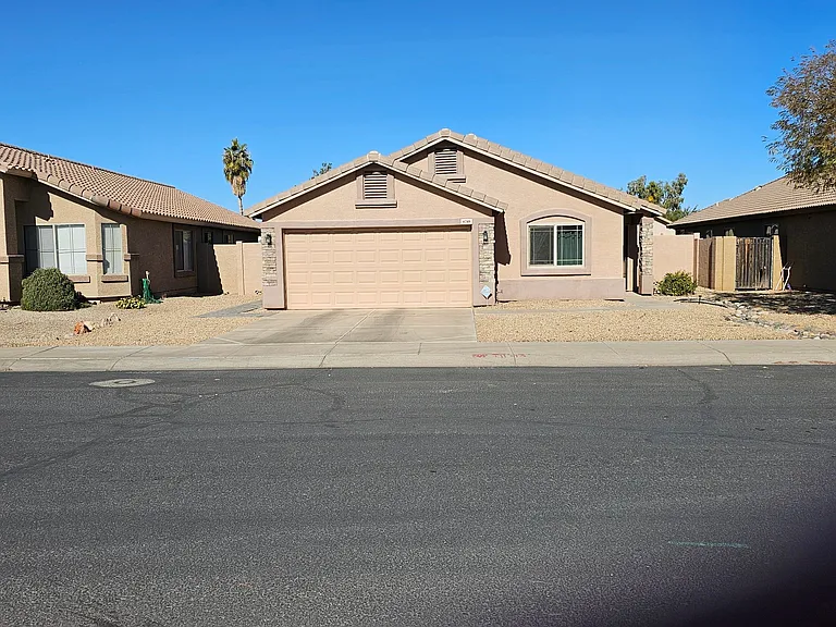 6748 W Northview Ave — Photo 1