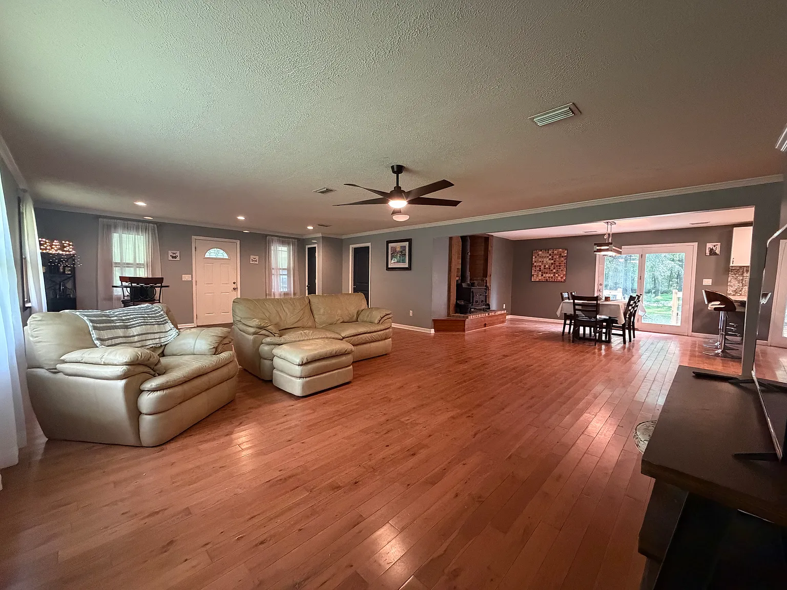 4 bed, 2278 sqft, $3,000 — Photo 4