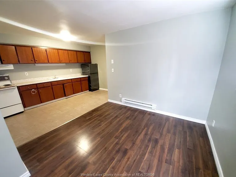 3186 Wyandotte St W #4 — Photo 2