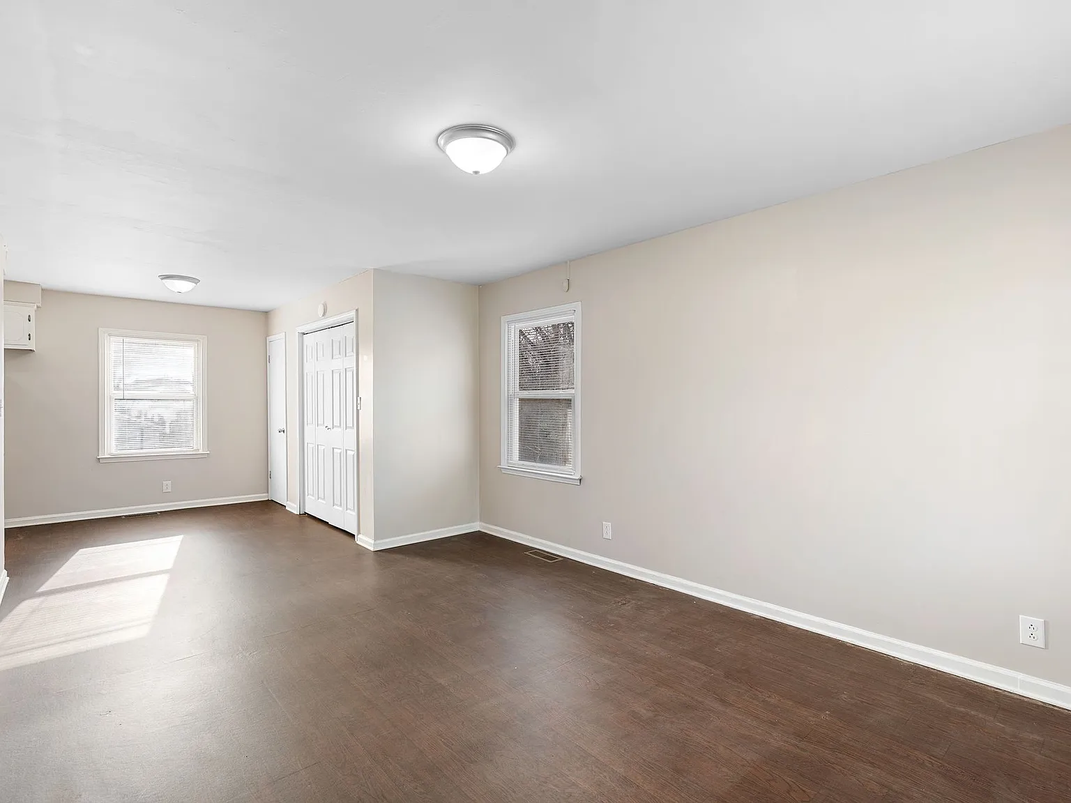 3 bed, 1.5 bath, 952 sqft, $1,195 — Photo 3