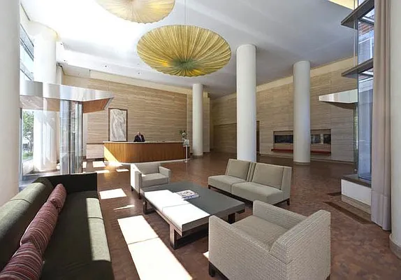 Sold by LG Fairmont Group | media 33