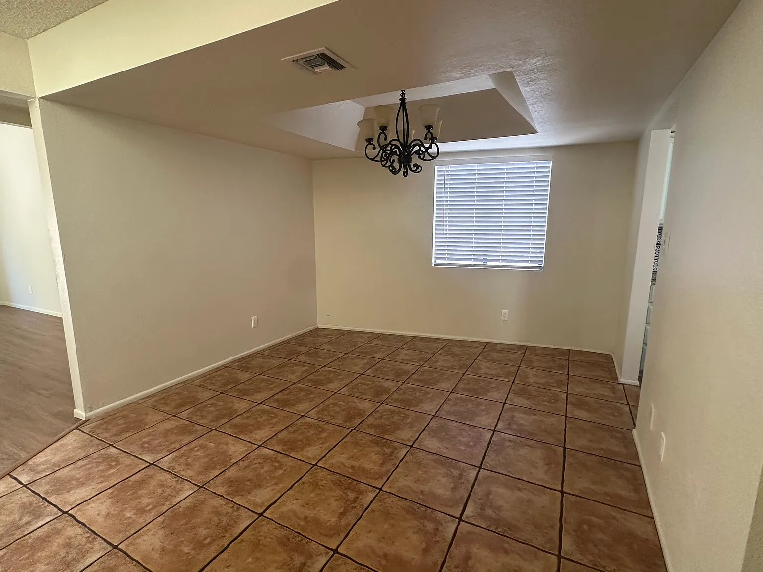 3 bed, 2.5 bath, 2144 sqft, $1,975 — Photo 2