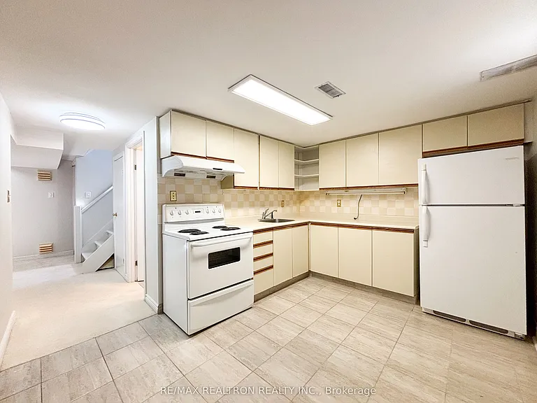 7 Rockport Cres — Photo 11