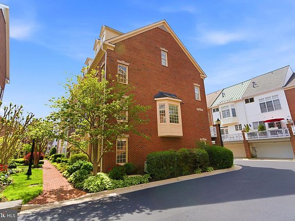 3rd image of 1221 Roundhouse Ln