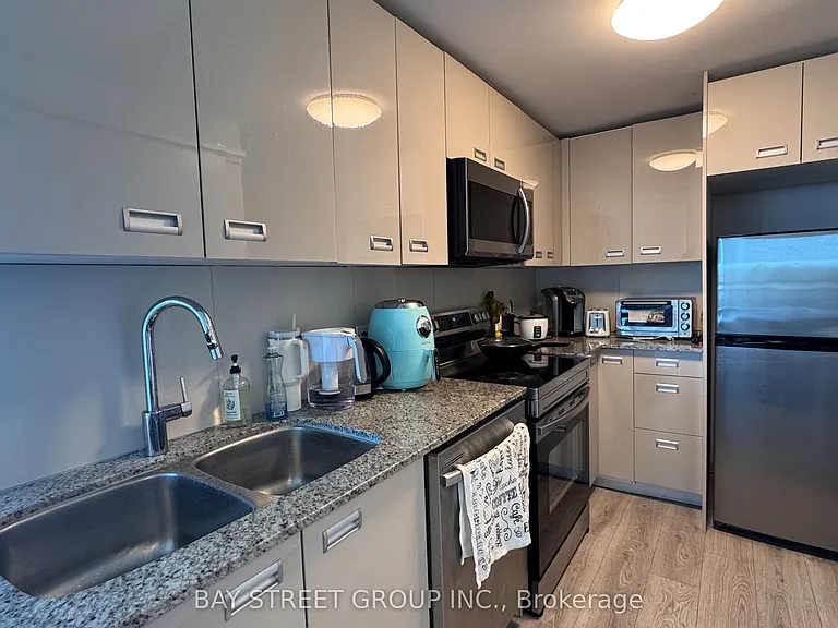 652 Princess St #813 — Photo 16
