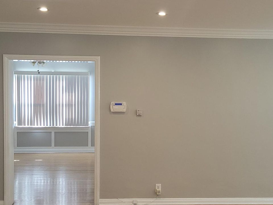 1st image of 832 W 109th Pl