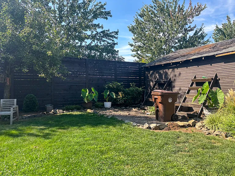 235 SE Lechner St — Photo 46