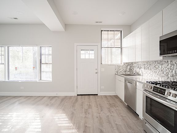 4th image of 2991 N Lawndale Ave Unit 2