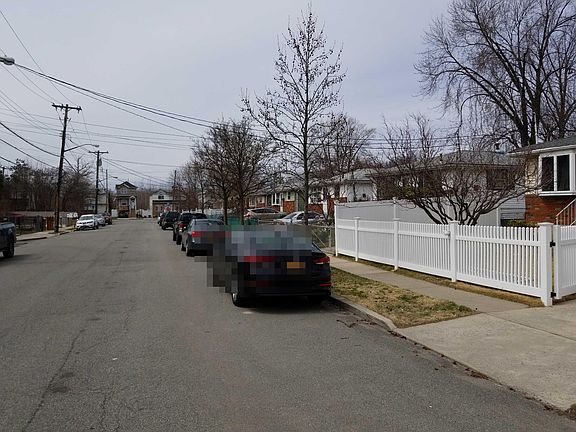 5th image of 195 Arlington Pl