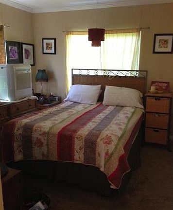 5th image of 2719 Hackett Ave