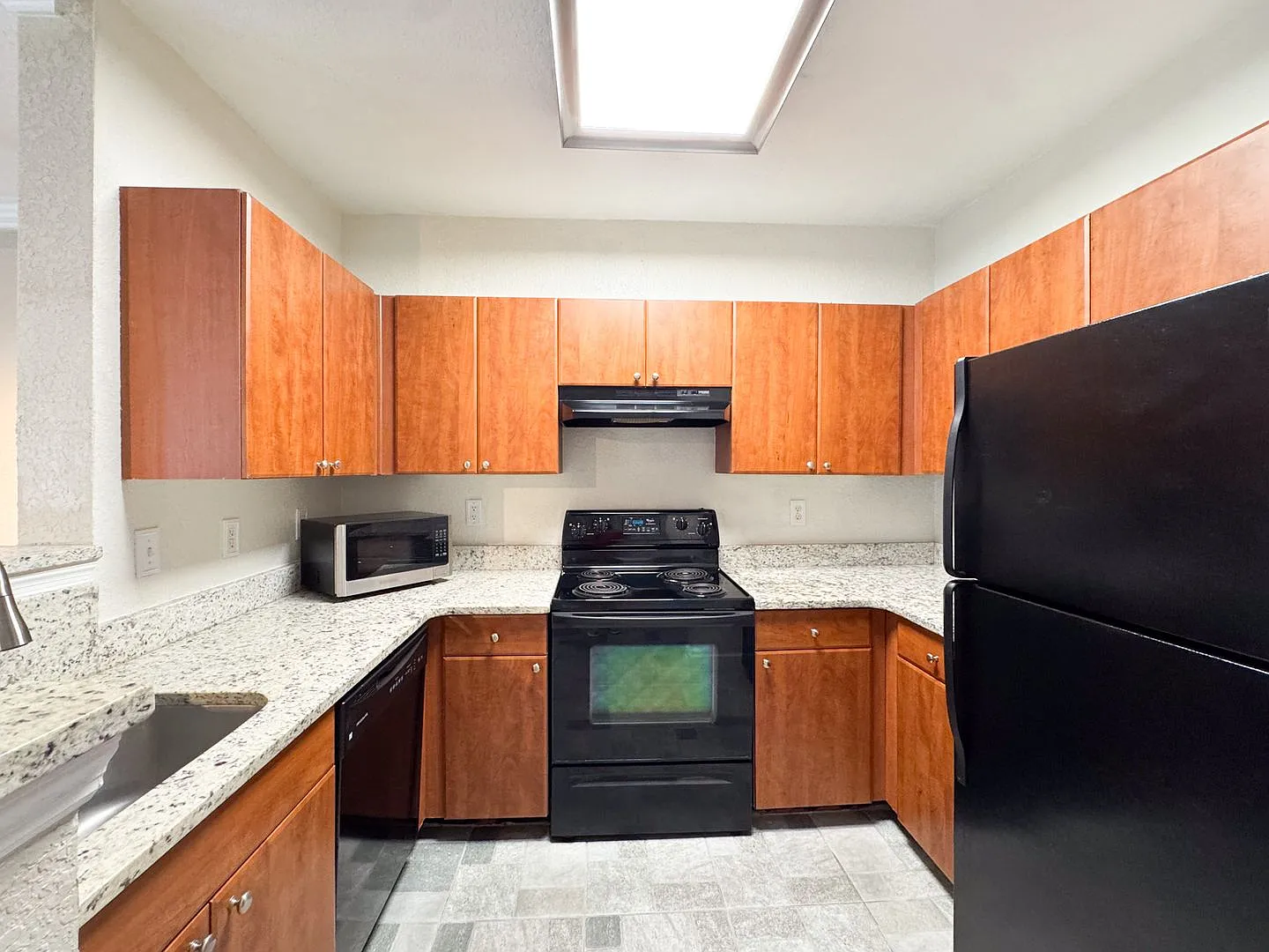 Beautifully Updated One Bedroom in Downtown Orlando — Photo 3