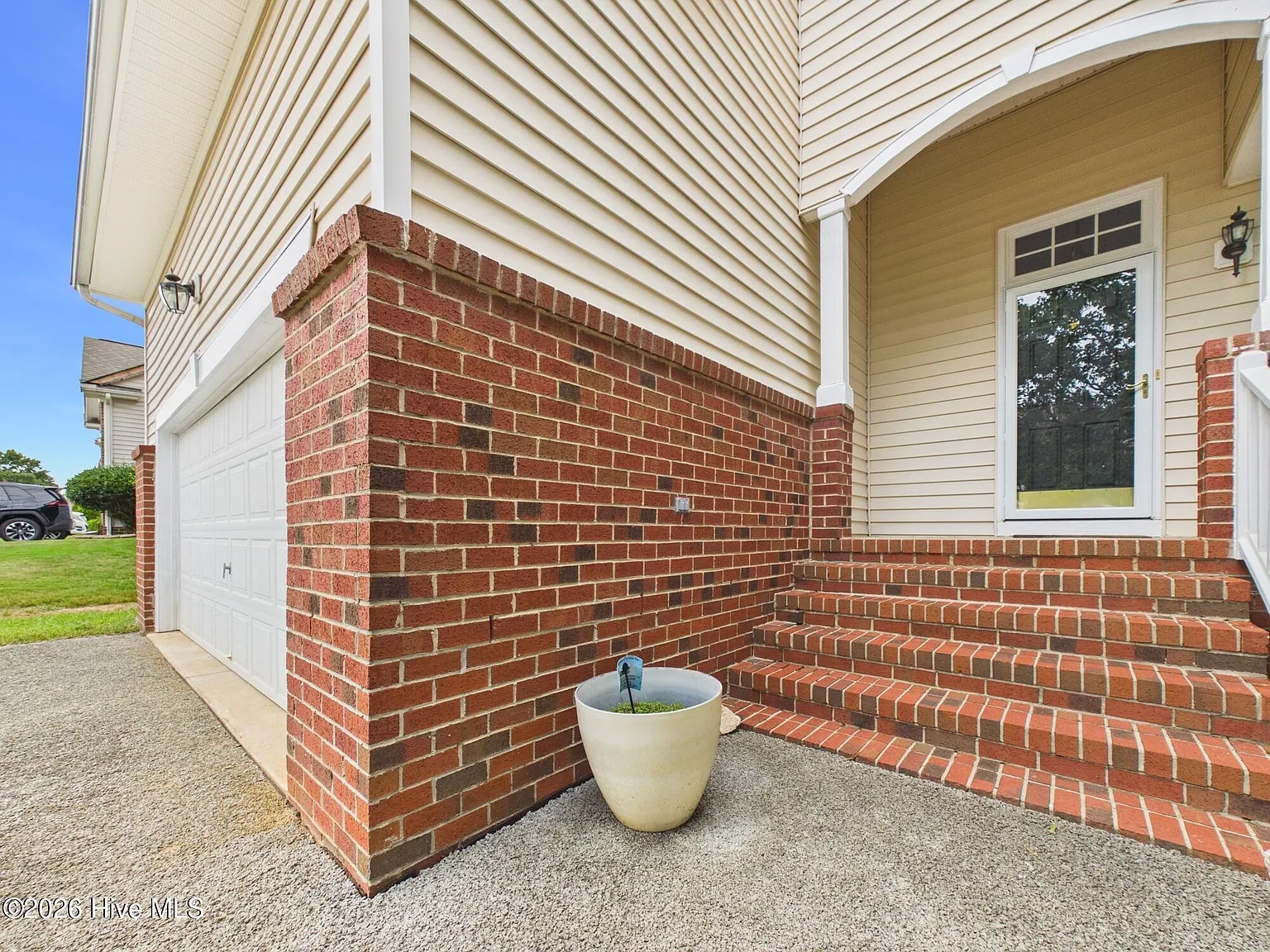 3 bed, 2.5 bath, 2135 sqft, $2,595 — Photo 4
