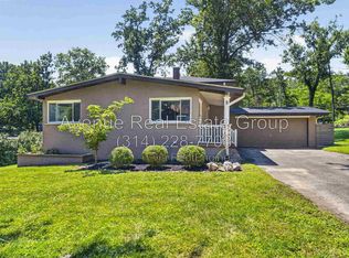 6 The Knolls Ln, Saint Louis, MO 63141