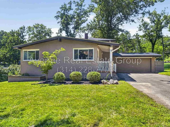 6 The Knolls Ln, Saint Louis, MO 63141