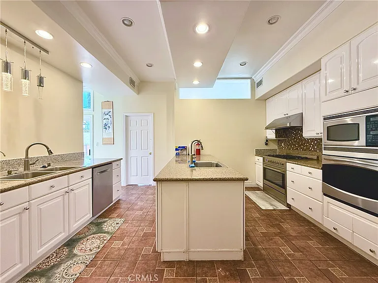 20128 Candleflame Ct — Photo 8