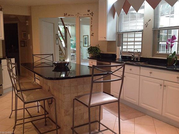 3rd image of 374 N Bayshore Dr #2