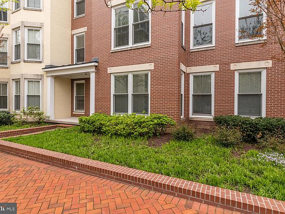 2nd image of 910 Powhatan St #106S