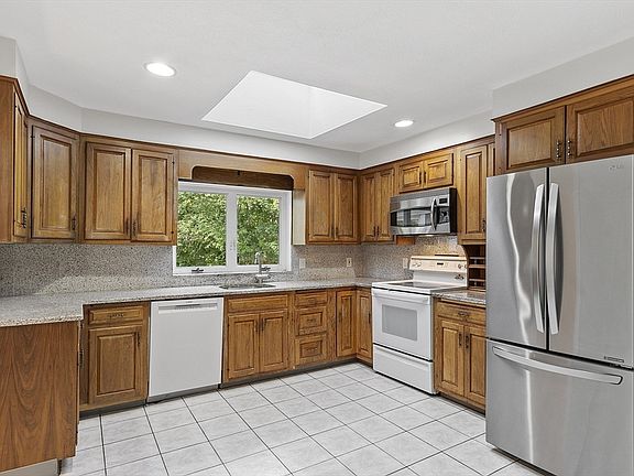 5th image of 119 Oak Hill St