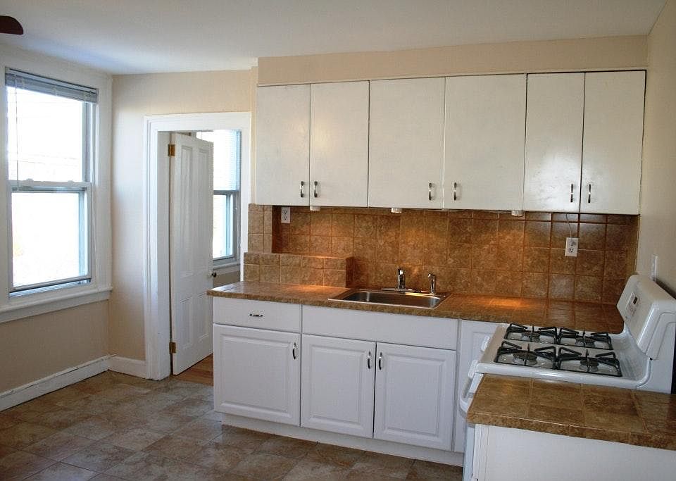 large eat-in kitchen -14x13